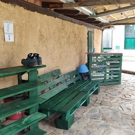 De Peregrinos Casa Flor Hostel
